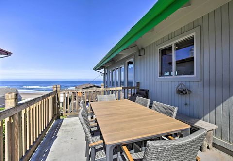Lain-lain Walk to Beach: Oregon Coast Escape w/ Hot Tub!