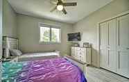 Others 4 Modern Apartment w/ Deck: 3 Miles to Grass Lake!