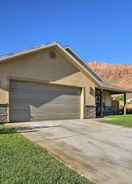 Imej utama Mountain-view Moab Home w/ Pool & Hot Tub Access!