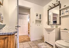 Others 7 Spacious Kent Getaway w/ Yard, Deck + Grill!