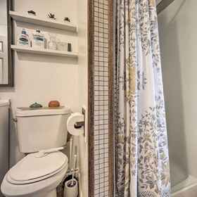 Interior1肯特寬敞度假屋,附庭院、甲板和烤架!,肯特谷冰雪中心飯店