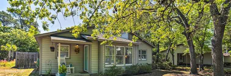 Others Oak Island Home w/ Fenced Yard, Walk to Long Beach