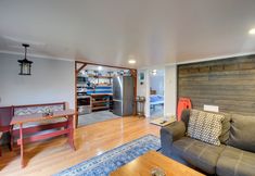 Others 6 Ocean-themed Westport Home: Bike to Ocean!