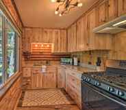 Khác 6 Alpine Adventures: Cozy Log Cabin w/ Deck & Views!