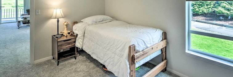 Others Spacious Family Home on Golf Course: Hike & Bike!