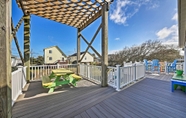 Others 2 Coastal Home W/deck, Outdoor Shower: Walk to Beach