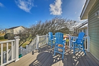 Others Coastal Home W/deck, Outdoor Shower: Walk to Beach