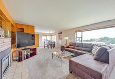 その他 5 Family-friendly Yakima Escape w/ Yard & Pool!