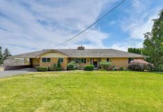 Others 3 Family-friendly Yakima Escape w/ Yard & Pool!