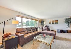 Others 4 Family-friendly Yakima Escape w/ Yard & Pool!