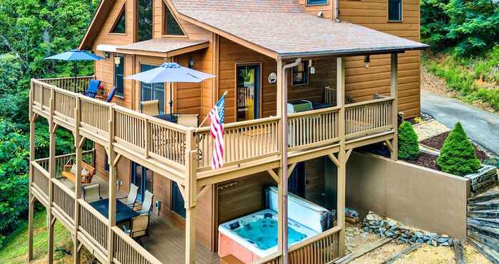 Others Spacious Murphy Mtn Chalet w/ Private Hot Tub!