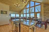 Lain-lain Private Hilltop Home w/ Expansive View & Grill!