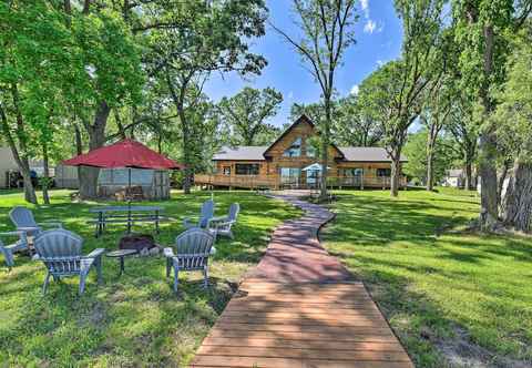 Others Spacious Pearl Lake Retreat w/ Yard & Private Dock