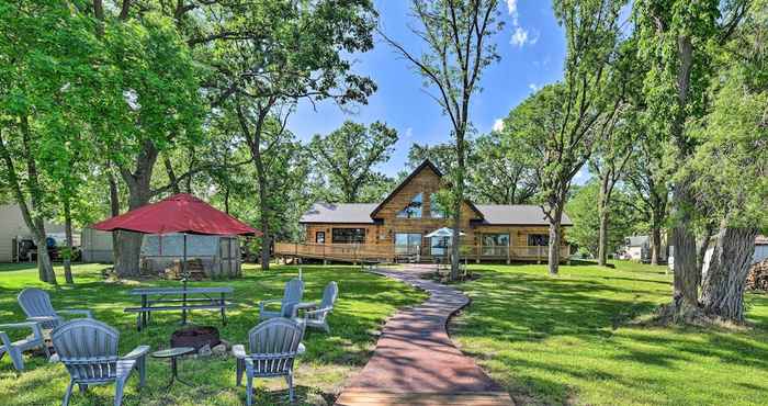 Others Spacious Pearl Lake Retreat w/ Yard & Private Dock