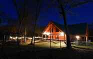 Others 2 Cozy Grand Lodge on the River: Hot Tub & Fire Pit!