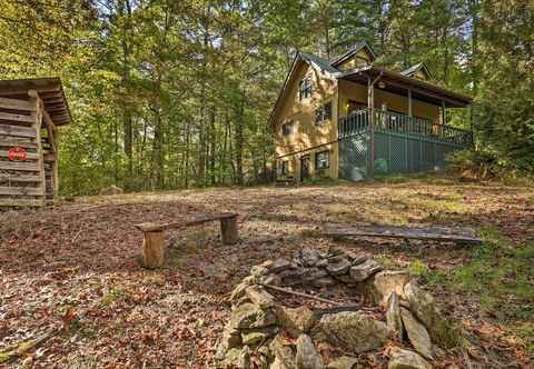 Lain-lain Secluded Dupont State Forest Home, Pets Welcome!