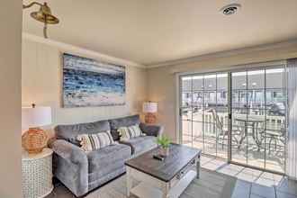 Others 4 Sunny Townhome w/ Pool Access < 1 Mi to Beach