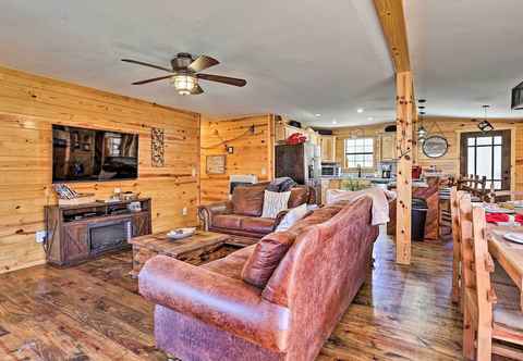 Others Serene Cabins w/ Decks & 8 Acres on Kiamichi River