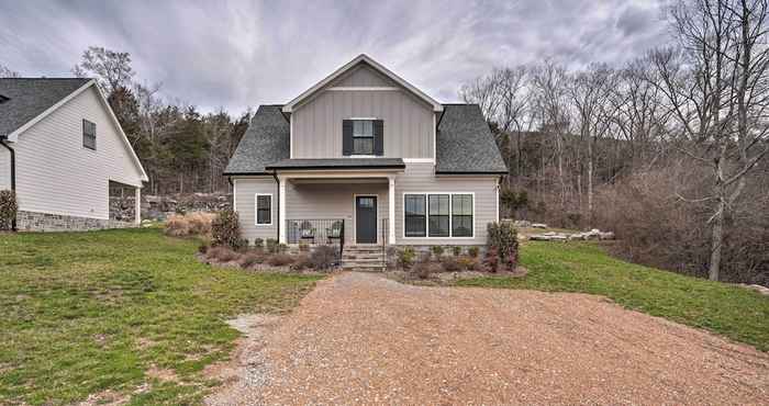Others Wooded Escape w/ Beautiful Backyard + Mtn Views!