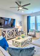 Primary image Stylish Townhome w/ Porch + Modern Interior!