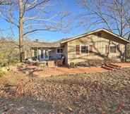 Others 5 Holiday Island Home: Hot Tub & Wood Stove!