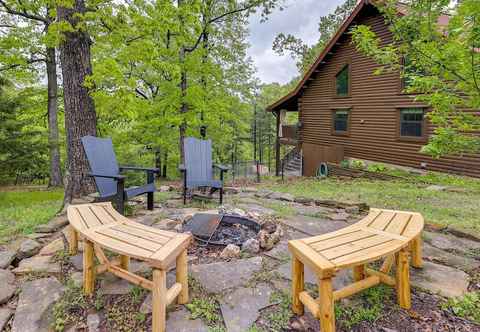 Others Beaver Lake Vacation Rental w/ Private Hot Tub!