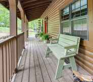 Others 3 Beaver Lake Vacation Rental w/ Private Hot Tub!