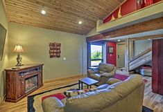 其他 5 Picturesque Port Angeles Cabin w/ Fire Pit!