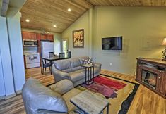 其他 3 Picturesque Port Angeles Cabin w/ Fire Pit!