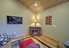 其他 4 Picturesque Port Angeles Cabin w/ Fire Pit!