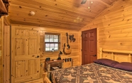 Others 3 Hooah Cabin Retreat w/ Grill & Step-free Access