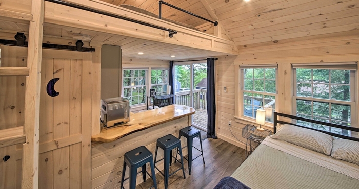 Lainnya Idyllic Edgecomb Forest Studio w/ Deck & Balcony!