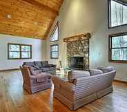 Lain-lain 5 Rustic Benton Home on 50 Acres w/ Deck & Views!