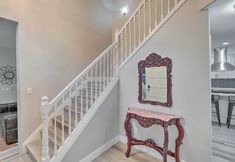 อื่นๆ 7 Spacious Kent Home: Great for Large Families!