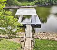 อื่นๆ 3 Modern Lakefront Home w/ Dock, Deck & Boat Slip!