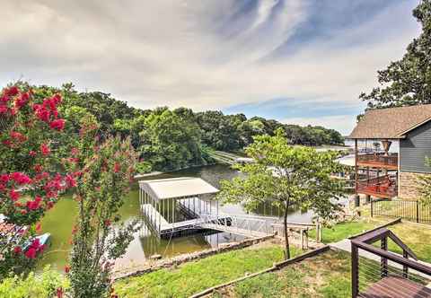 อื่นๆ Modern Lakefront Home w/ Dock, Deck & Boat Slip!