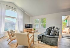 Others 2 Close to Parks & Brews: Sunny Grants Pass Apt!