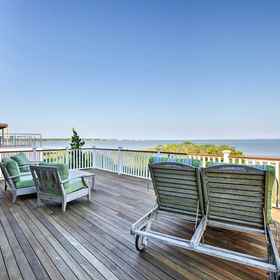 Primary image1豪華濱水東夸格家庭住宅,附有海灘!,The Villa at Westhampton: A Willow Ridge Senior Living Community飯店