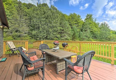 Others Bright Tucked-away Cabin w/ Furnished Deck + Grill