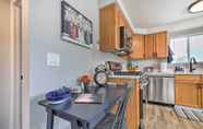 Lainnya 6 Ideally Located Buckley Apartment w/ Balcony!