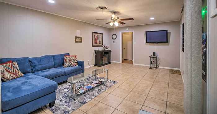 อื่นๆ Houston Vacation Rental w/ Private Yard!