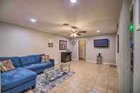 Others Houston Vacation Rental w/ Private Yard!