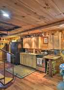 Imej utama Rustic Searsport Cabin: Loft + Sunroom on 10 Acres