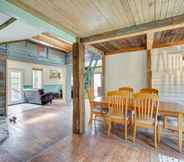 Lainnya 6 Pet-friendly Red Hook Cabin Rental w/ Fenced Yard!