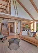 Imej utama Luxury Home w/ Deck: Explore the Catskill Mtns!