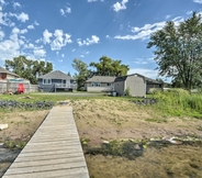 Others 4 1-bedroom Beach House on Snowmobile Trail!