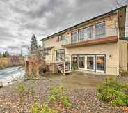 Others 6 Grand Getaway w/ Hot Tub in Spokane Valley!