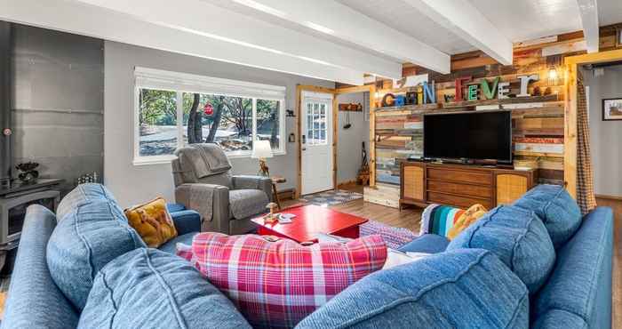 Others Four Bears Chalet -bright 2-level Cabin With Deck 4 Bedroom Cabin by Redawning