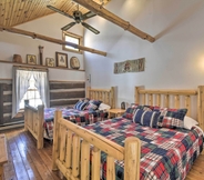 Lainnya 3 Spacious Log Cabin on the Wolf River w/ Fireplace!