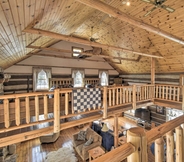 Lainnya 7 Spacious Log Cabin on the Wolf River w/ Fireplace!